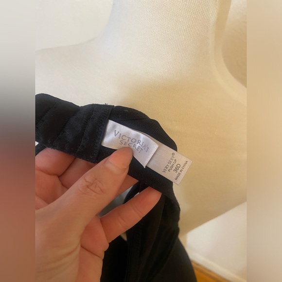 Victoria's Secret Black Sports Bra with Adjustable Straps - Picture 3 of 6